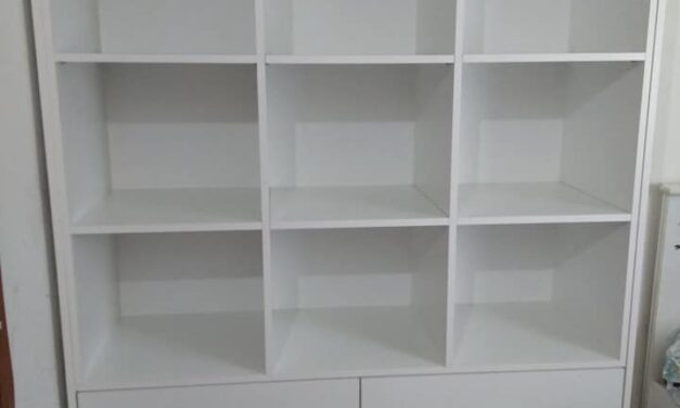 Diseño funcional de mueble de almacenamiento