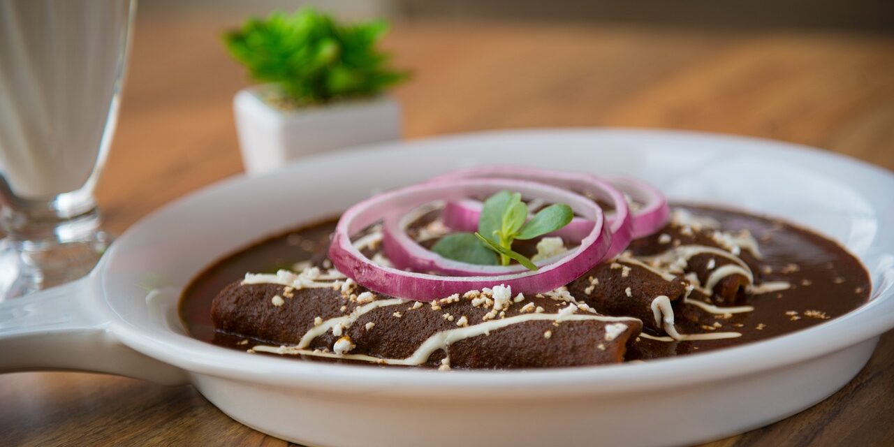 Enchiladas de Mole Rellenas de Pollo: Sabor Tradicional y Valor Nutricional