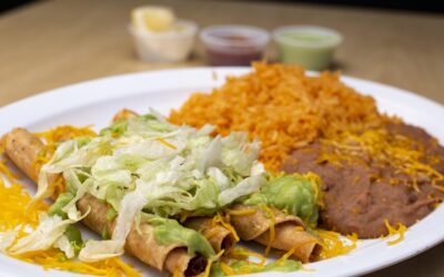 Tacos Dorados con Frijoles y Arroz: Sabor Tradicional y Valor Nutricional